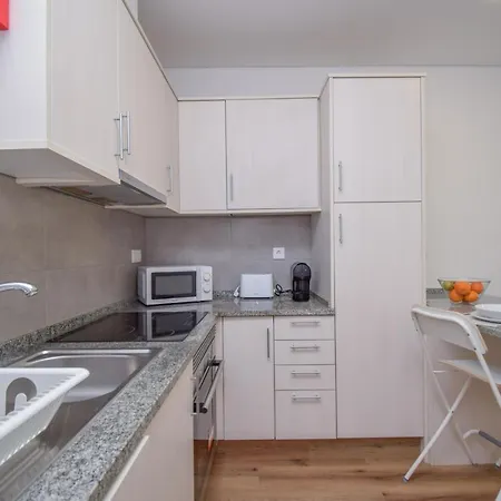 Appartement Encantador Com Terraco - 800 Metros Da *